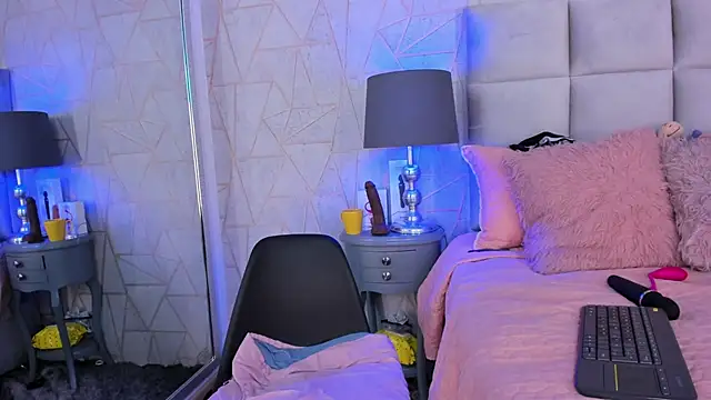 Yara Bliss  online show from February 9, 2026, 2:37 pm