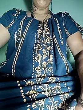 Hotty-Monaa online show from November 18, 2025, 4:32 pm