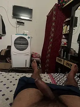 jucydick010887 online show from April 22, 2026, 7:04 am