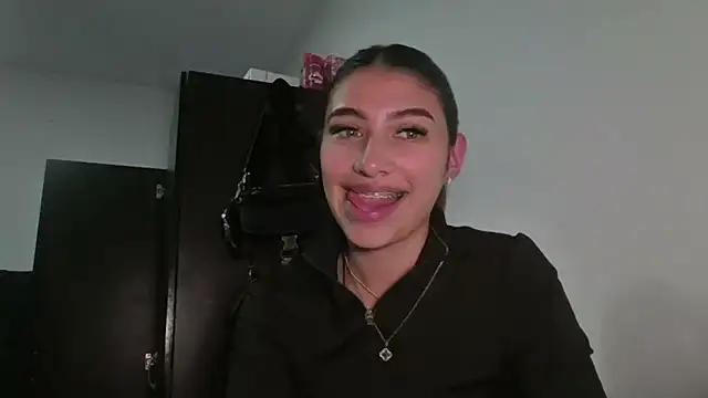 Snapshot of AriaBliss- chatting on February 20, 2026, 2:19 am AriaBliss- online show from February 20, 2026, 2:19 am