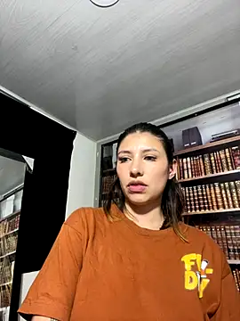 Snapshot of AriaBliss- chatting on September 23, 2025, 10:11 am AriaBliss- online show from September 23, 2025, 10:11 am