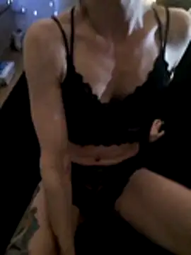 Prinny-LouX online show from February 10, 2026, 11:48 pm