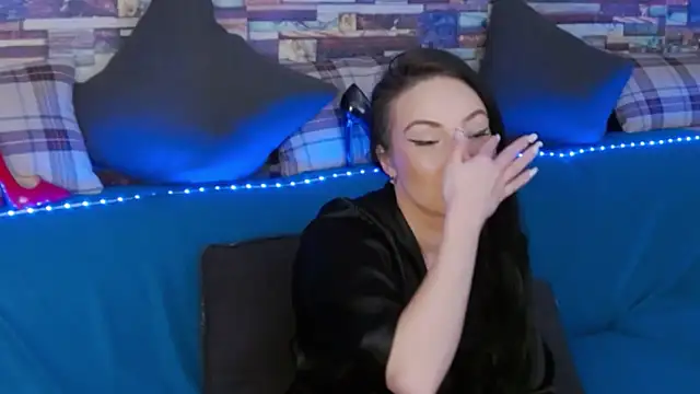 Snapshot of GrayLunna chatting on February 15, 2026, 6:03 am GrayLunna online show from February 15, 2026, 6:03 am