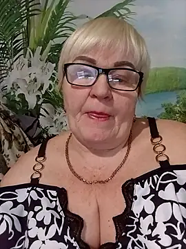 VioletSweet5566 online show from February 11, 2026, 2:17 pm