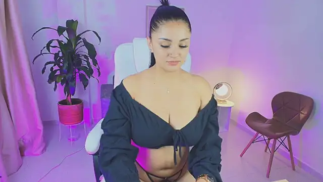 Snapshot of Julieta92_ chatting on December 3, 2025, 11:20 am Julieta92 online show from December 3, 2025, 11:20 am