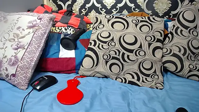 Snapshot of Ozimpho chatting on October 24, 2025, 3:11 pm Ozimpho online show from October 24, 2025, 3:11 pm