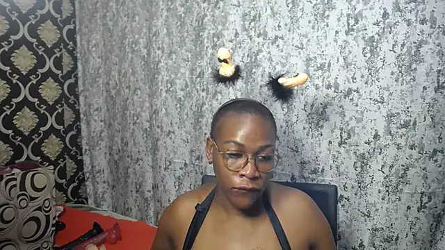 Snapshot of Ozimpho chatting on November 27, 2025, 10:27 am Ozimpho online show from November 27, 2025, 10:27 am