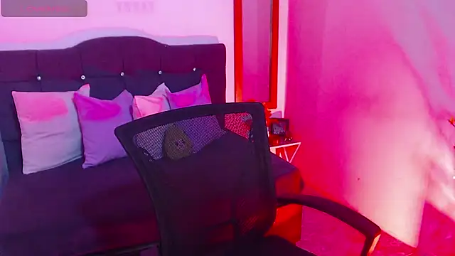 Snapshot of SamantaSweett_ chatting on November 26, 2025, 1:00 pm SamantaSweett online show from November 26, 2025, 1:00 pm