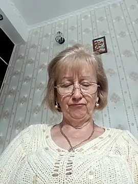 AlikaSwan5821 online show from October 11, 2025, 12:17 pm