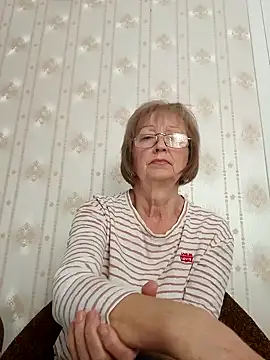 AlikaSwan5821 online show from September 15, 2025, 1:22 pm