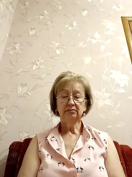 AlikaSwan5821 online show from September 17, 2025, 12:07 pm