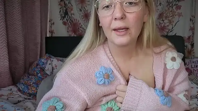 Snapshot of Daisyxoxo_ chatting on October 9, 2025, 8:48 am Daisyxoxo  online show from October 9, 2025, 8:48 am