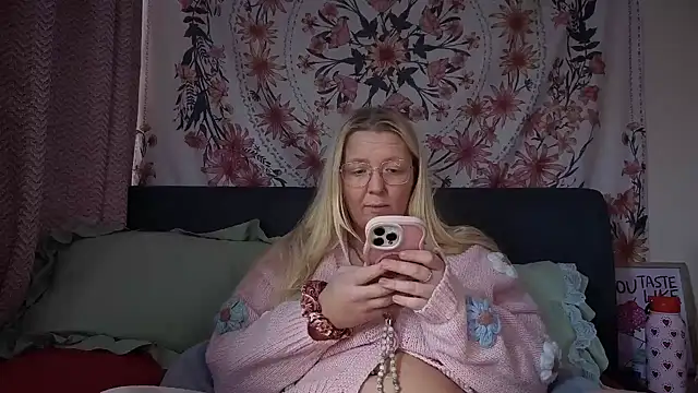 Daisyxoxo  online show from April 14, 2026, 9:36 am