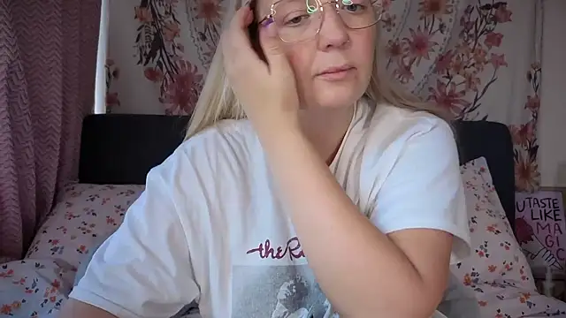 Snapshot of Daisyxoxo_ chatting on October 7, 2025, 8:26 am Daisyxoxo  online show from October 7, 2025, 8:26 am