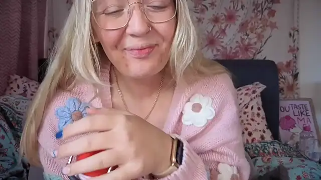 Snapshot of Daisyxoxo_ chatting on October 24, 2025, 8:57 am Daisyxoxo  online show from October 24, 2025, 8:57 am