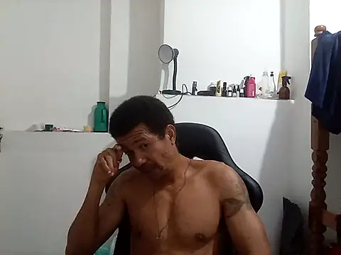 Snapshot of moreno25centimetro chatting on October 21, 2025, 12:54 am moreno25centimetro online show from October 21, 2025, 12:54 am