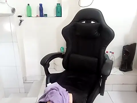 Snapshot of moreno25centimetro chatting on November 11, 2025, 12:44 pm moreno25centimetro online show from November 11, 2025, 12:44 pm