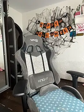 MikssMolly online show from November 27, 2025, 6:47 am