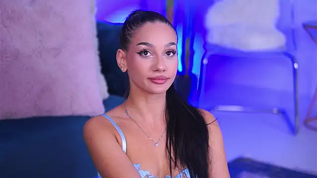 NinaSolenne online show from January 6, 2026, 8:35 pm