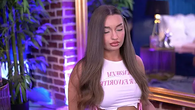 Snapshot of MillaSerene chatting on November 6, 2025, 6:17 am MillaSerene online show from November 6, 2025, 6:17 am