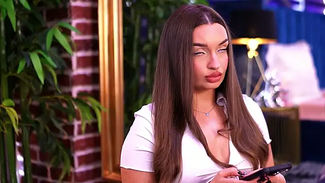 Snapshot of MillaSerene chatting on November 22, 2025, 7:29 am MillaSerene online show from November 22, 2025, 7:29 am