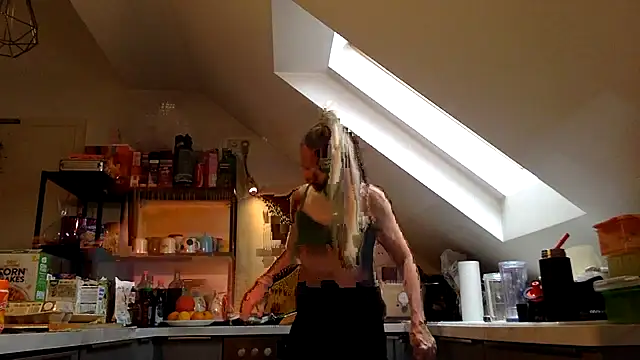 blondi2077 online show from September 12, 2025, 1:22 pm