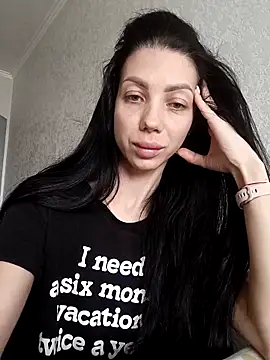 Snapshot of Princessa99885 chatting on November 12, 2025, 8:18 am Princessa99885 online show from November 12, 2025, 8:18 am