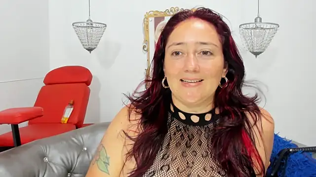 naughty milf esmeralda online show from May 15, 2026, 2:37 pm