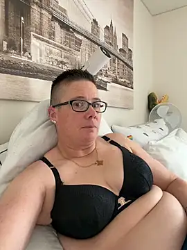 Snapshot of voluptuous-minx chatting on May 19, 2026, 7:37 am voluptuous-minx online show from May 19, 2026, 7:37 am
