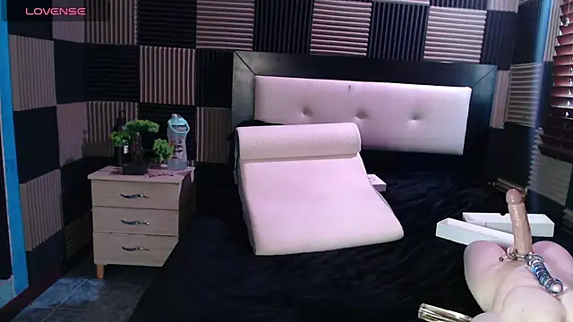 antonela-tompson online show from April 18, 2026, 7:58 pm