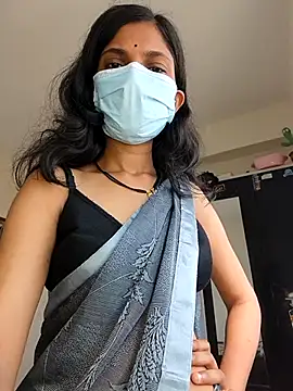 Shivani2002 online show from May 18, 2026, 4:01 am