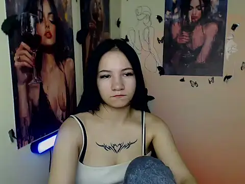 Snapshot of Em7MaA chatting on November 26, 2025, 6:46 am Em7MaA online show from November 26, 2025, 6:46 am