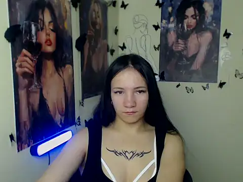 Snapshot of Em7MaA chatting on October 27, 2025, 7:20 am Em7MaA online show from October 27, 2025, 7:20 am