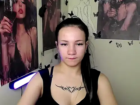 Snapshot of Em7MaA chatting on October 19, 2025, 12:30 pm Em7MaA online show from October 19, 2025, 12:30 pm