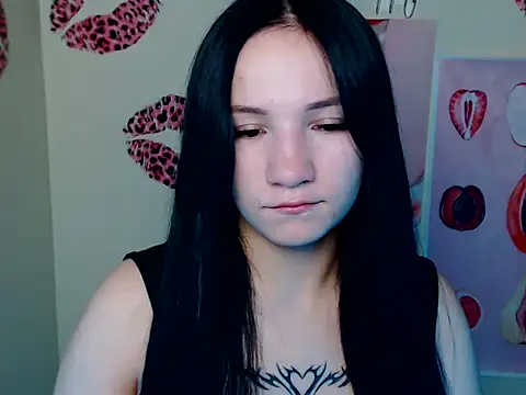 Snapshot of Em7MaA chatting on October 17, 2025, 6:32 pm Em7MaA online show from October 17, 2025, 6:32 pm