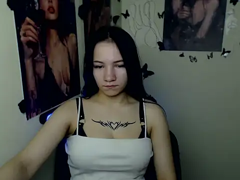 Snapshot of Em7MaA chatting on December 4, 2025, 6:56 am Em7MaA online show from December 4, 2025, 6:56 am