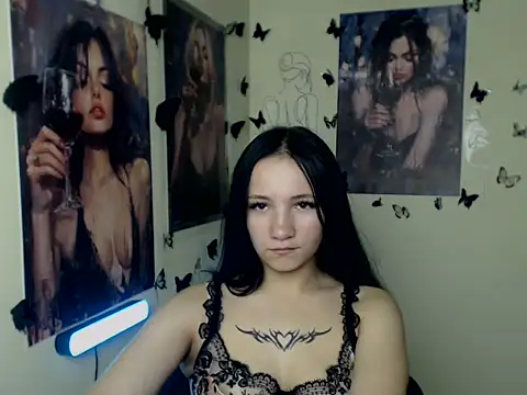 Snapshot of Em7MaA chatting on November 13, 2025, 8:13 pm Em7MaA online show from November 13, 2025, 8:13 pm