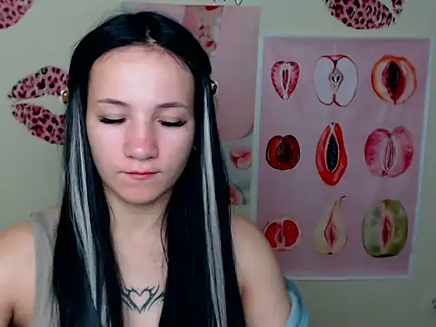 Snapshot of Em7MaA chatting on October 8, 2025, 12:07 pm Em7MaA online show from October 8, 2025, 12:07 pm