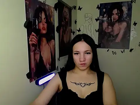 Snapshot of Em7MaA chatting on October 16, 2025, 12:24 pm Em7MaA online show from October 16, 2025, 12:24 pm