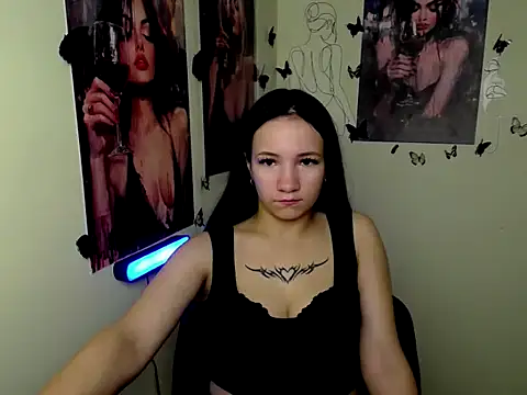 Snapshot of Em7MaA chatting on October 14, 2025, 5:52 am Em7MaA online show from October 14, 2025, 5:52 am