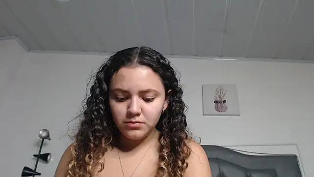 Giia Monroe online show from November 12, 2025, 2:10 pm