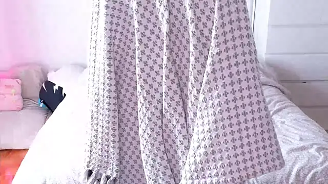 SparklingSoleil online show from March 3, 2026, 5:09 pm