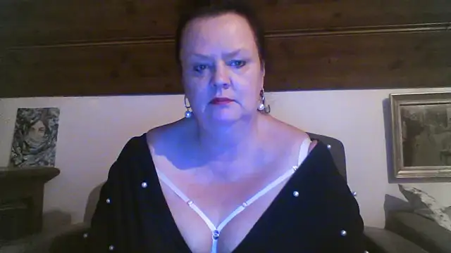 TiffanyMature online show from April 10, 2026, 8:27 pm