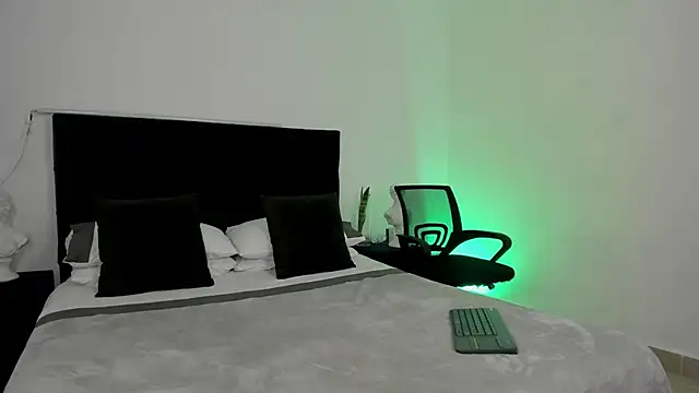 AlexanderHall online show from October 31, 2025, 12:18 am