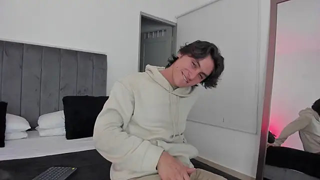 AlexanderHall online show from September 18, 2025, 12:57 am