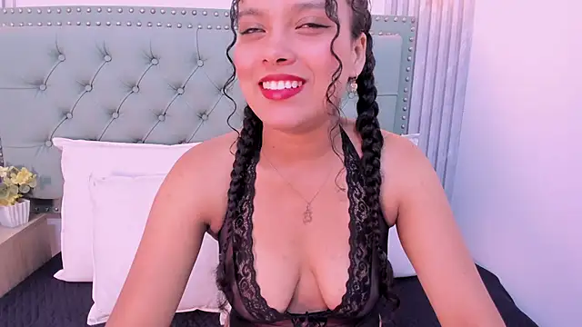 ValeriaJulio  online show from November 19, 2025, 7:25 pm