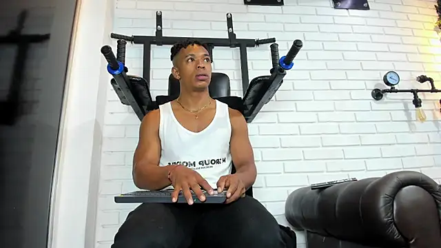 ItaloMoore online show from April 19, 2026, 12:17 pm