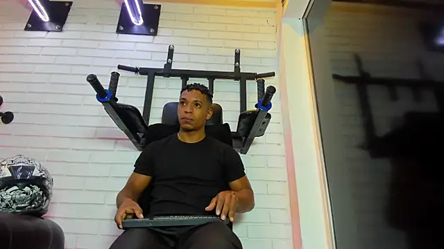 ItaloMoore online show from November 29, 2025, 11:10 am