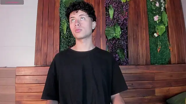 Snapshot of NoahDupont chatting on September 17, 2025, 7:49 pm NoahDupont online show from September 17, 2025, 7:49 pm