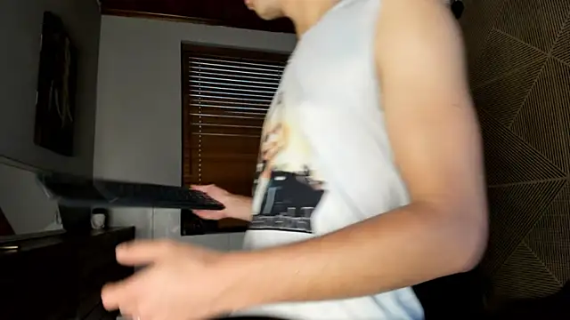 Snapshot of NoahDupont chatting on October 8, 2025, 7:47 pm NoahDupont online show from October 8, 2025, 7:47 pm